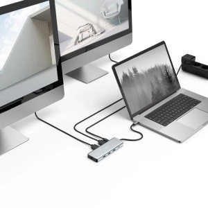 Hama USB-C Hub mit Laptop und zwei Monitoren. Multiport Adapter für Computer Zubehör.