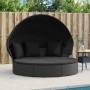 Schwarzes Outdoor-Loungebett mit Dach und Kissen aus Polyrattan von VidaXL.