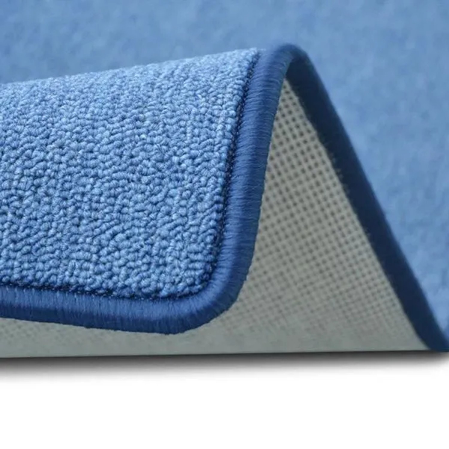 Detailansicht: Hellblauer Karat Teppichläufer London mit Schlingenflor und farblich passender Umkettelung.