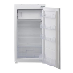 Offener, weißer Telefunken Einbaukühlschrank mit Gefrierfach und Glasböden.