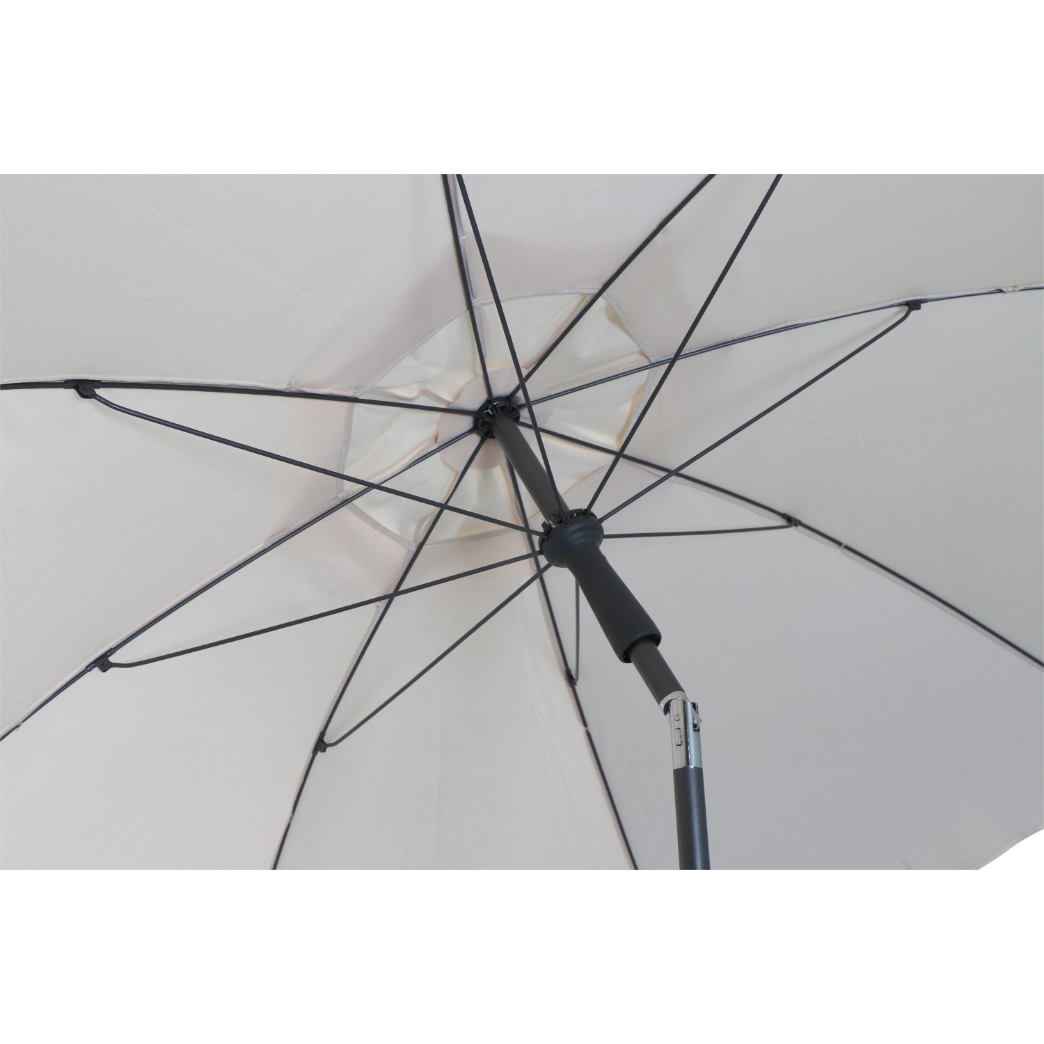 Detailaufnahme des Siena Garden Marktschirms (Ø 200 cm) in Natur, mit Knickfunktion und Push-Up Mechanik.