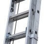 Detailaufnahme der Krause Seilzugleiter Stabilo, 2-teilig, mit Seilzug und Sprossen.