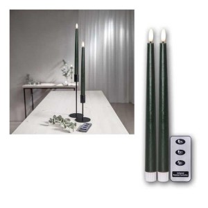 Zwei grüne LED Stabkerzen aus Echtwachs mit warmweißer 3D Flamme und Fernbedienung, ideal für Kerzenleuchter.
