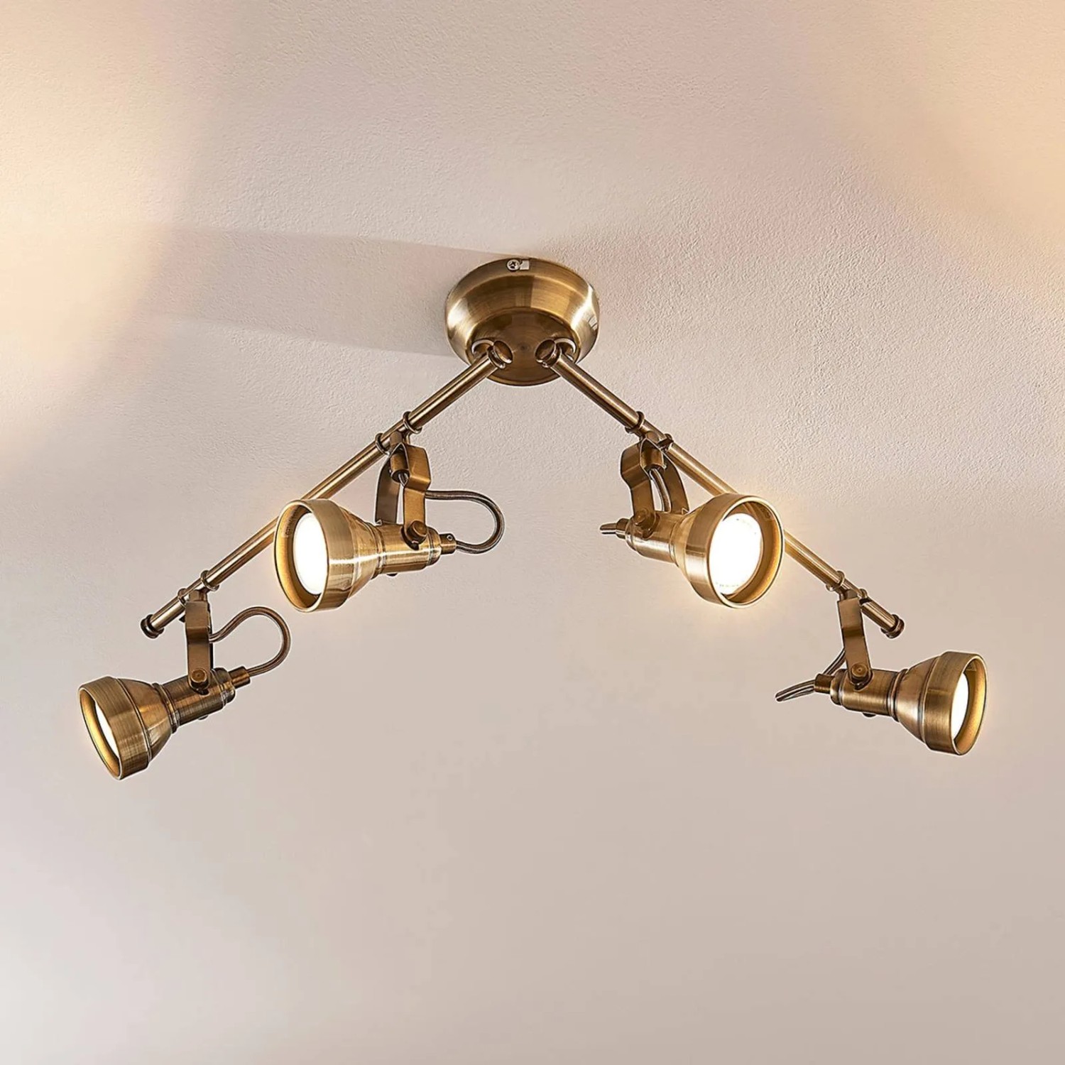 Retro Deckenlampe Perseas, 4-flammig, Bronze-Optik. Vintage Wohnzimmerleuchte aus Metall.