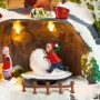 Beleuchtete OBI Weihnachtsdorf Figur: Kinder rollen Schneeball in verschneiter Ski Landschaft mit Glitzer.