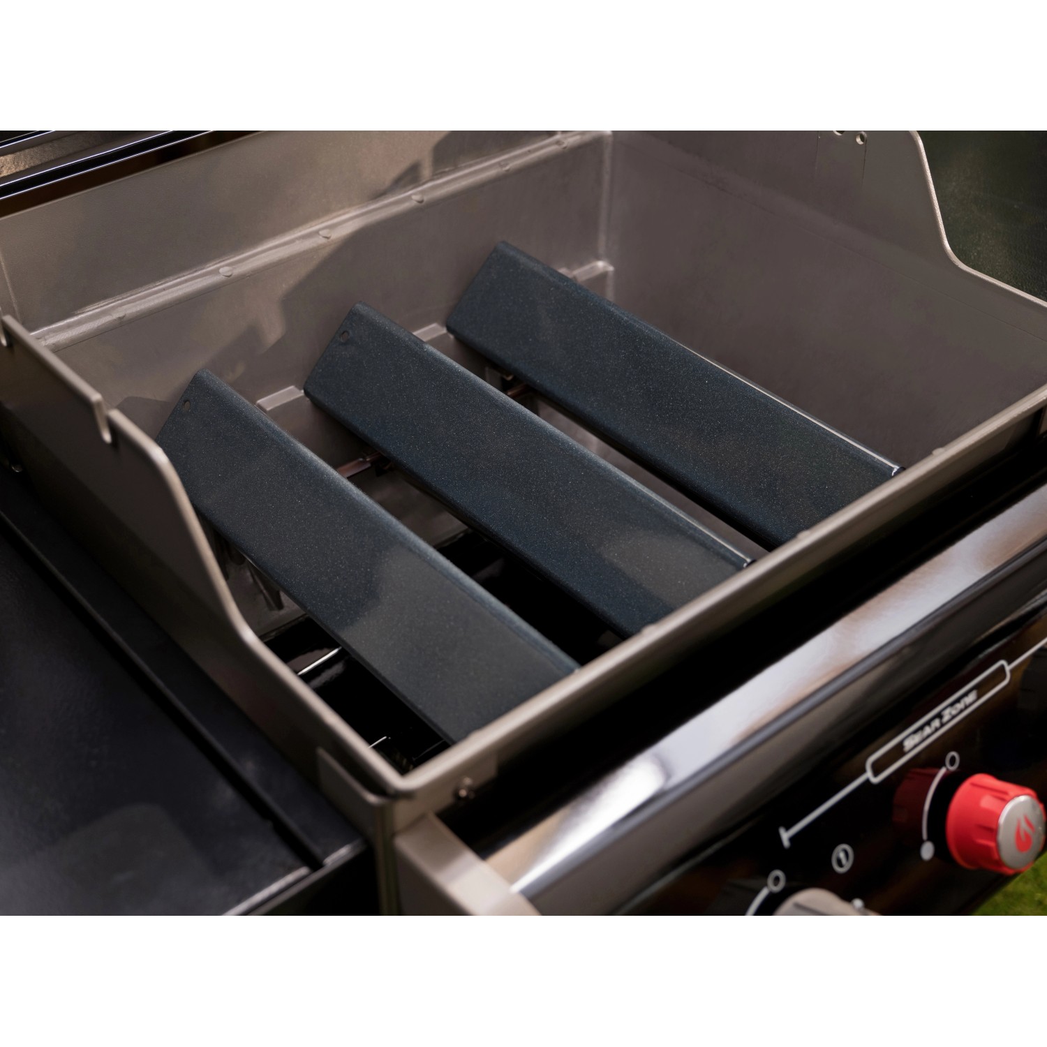 Detailaufnahme des Weber Gasgrill Spirit E-220S mit GBS Grillrost und Sear Zone.