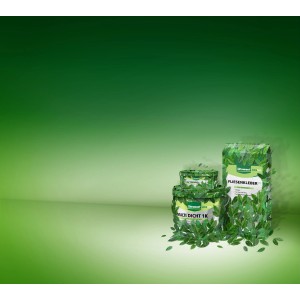 Ultrament Fliesenkleber Eco 25kg Sack und weitere Ultrament Produkte auf grünem Hintergrund.