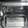 Innenraum der Respekta Einbaumikrowelle Jana mit Grillrost und Heizelement.