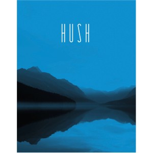 Komar Wandbild Word Lake Blue (40x50 cm) mit Bergsee-Motiv und "Hush" Schriftzug.