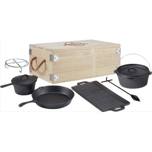 Jamestown Dutch-Oven-Set, 6-teilig, mit Holztruhe, Gusstöpfen, Grillplatte und Deckelheber. Ideal für Grillutensilien.