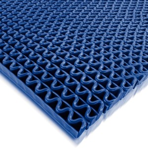Blaue KARAT Hygienematte für Barfußzonen, UV-beständig, 90x150 cm, mit Wellenstruktur für Poolumrandung.