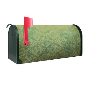 Grüner Banjado US Briefkasten mit Vintage Messing Motiv und roter Fahne.
