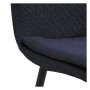 Detailaufnahme: Blauer Stoffbezug und schwarzes Metallgestell des ebuy24 Becca Esszimmerstuhls.