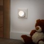 Briloner Steckdosenlicht Quiri, warmweißes Nachtlicht für die Steckdose, neben Teddybär.