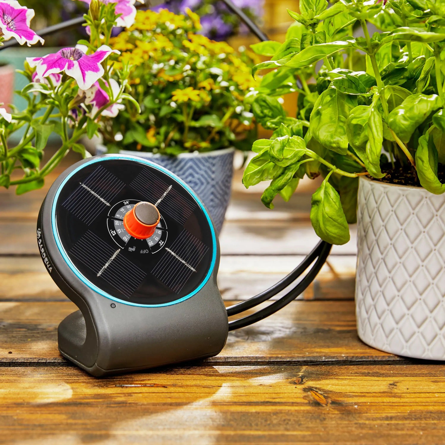 Gardena Aqua Bloom Solar-Bewässerungsset für Balkon/Terrasse. Automatische Bewässerung mit Solarpanel.