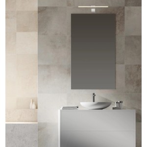 Globo LED-Wandleuchte Pepe, Metallfarben, 60,8 cm, über Spiegel im Badezimmer.