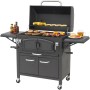 Schwarzer El Fuego Holzkohlegrill Grand Ontario mit Grillgut und Ablagetischen.