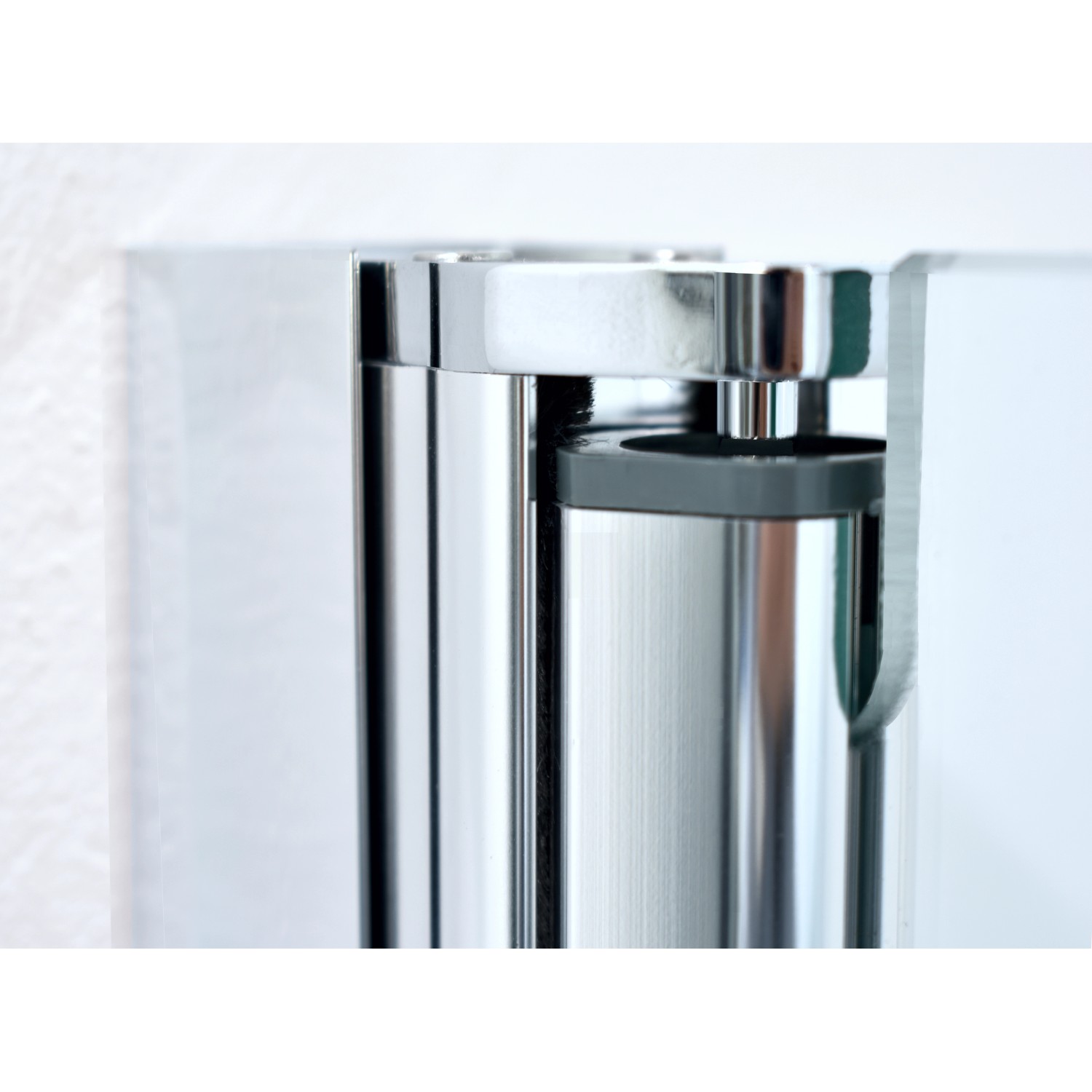 Detailaufnahme: Sanotechnik Drehtür Brava, 65 cm, Klarglas, Chrom-Beschläge.