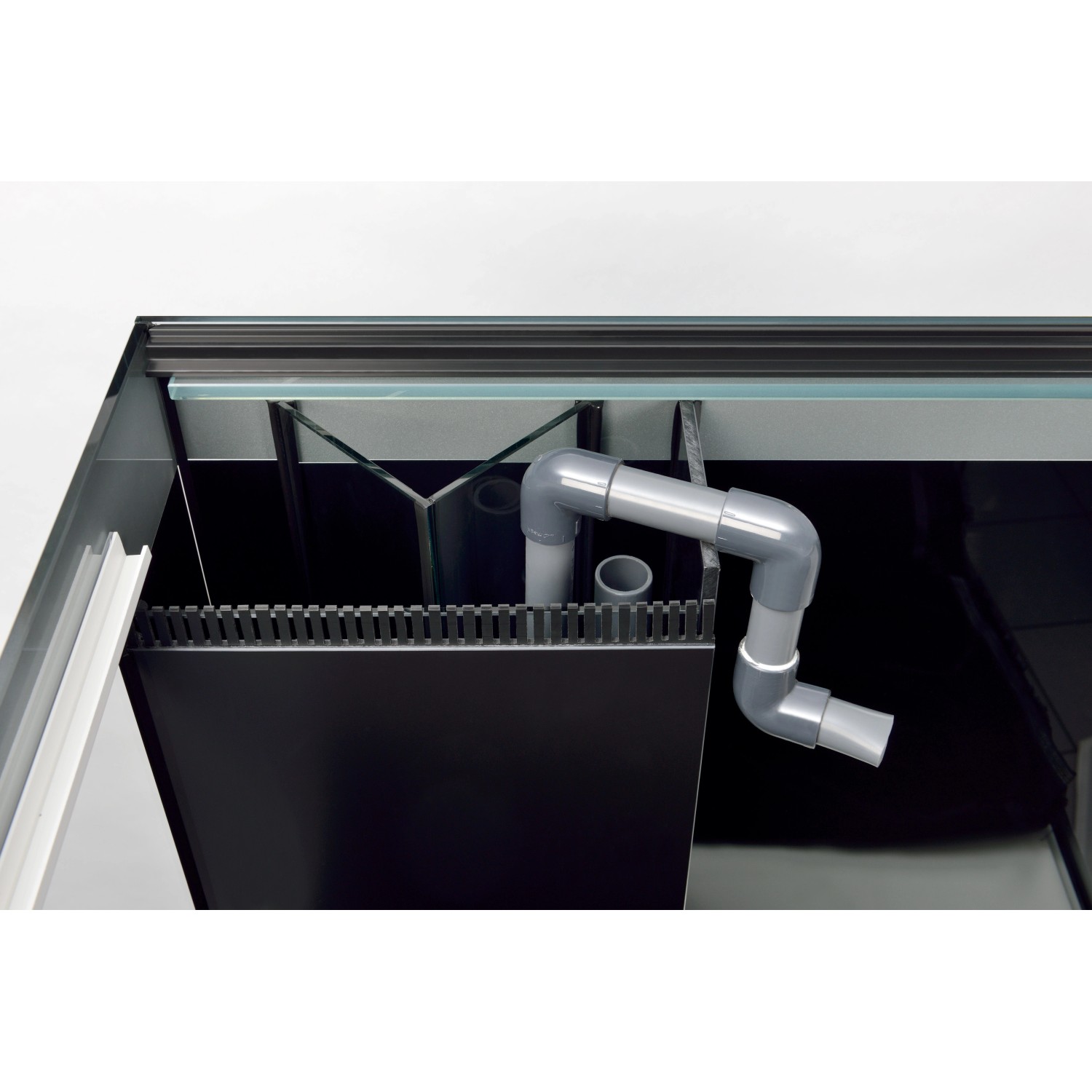 Detailansicht des Eheim Incpiria Marine 230 Aquarium-Innenlebens mit Verrohrung.