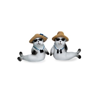 Liegende Deko-Figur Seehund, 2-fach sortiert, mit Hut und Sonnenbrille, 8 cm.