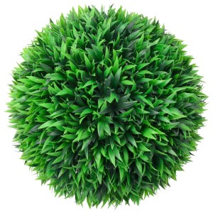 Detailaufnahme: Zwei grüne, künstliche Buchsbaumkugeln (38 cm) von furnicato. Dekorative Kunstpflanzen für Innen & Außen.