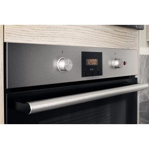 Bauknecht Einbau-Backofen BAR2 KN5V2 IN aus Edelstahl mit Display und Drehknöpfen.
