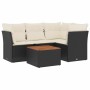 Schwarze 5-tlg. Garten-Sofagarnitur aus Rattan mit cremefarbenen Kissen und Tisch.