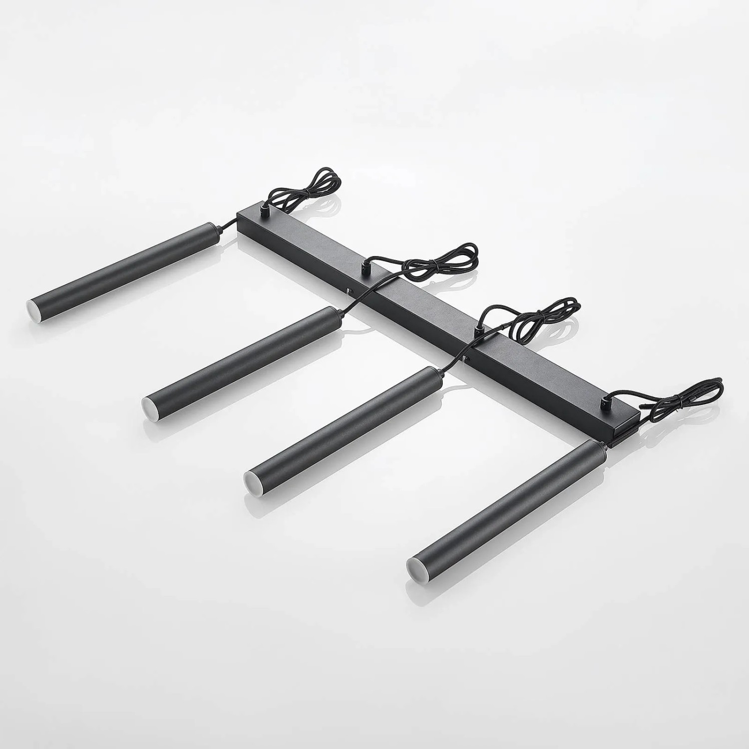 Moderne, schwarze 4-flammige LED Wohnzimmerleuchte Kammeron aus Metall.