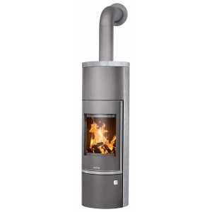 Justus Faro Aqua 2.0 Kaminofen mit Speckstein Verkleidung in Grau und brennendem Feuer.