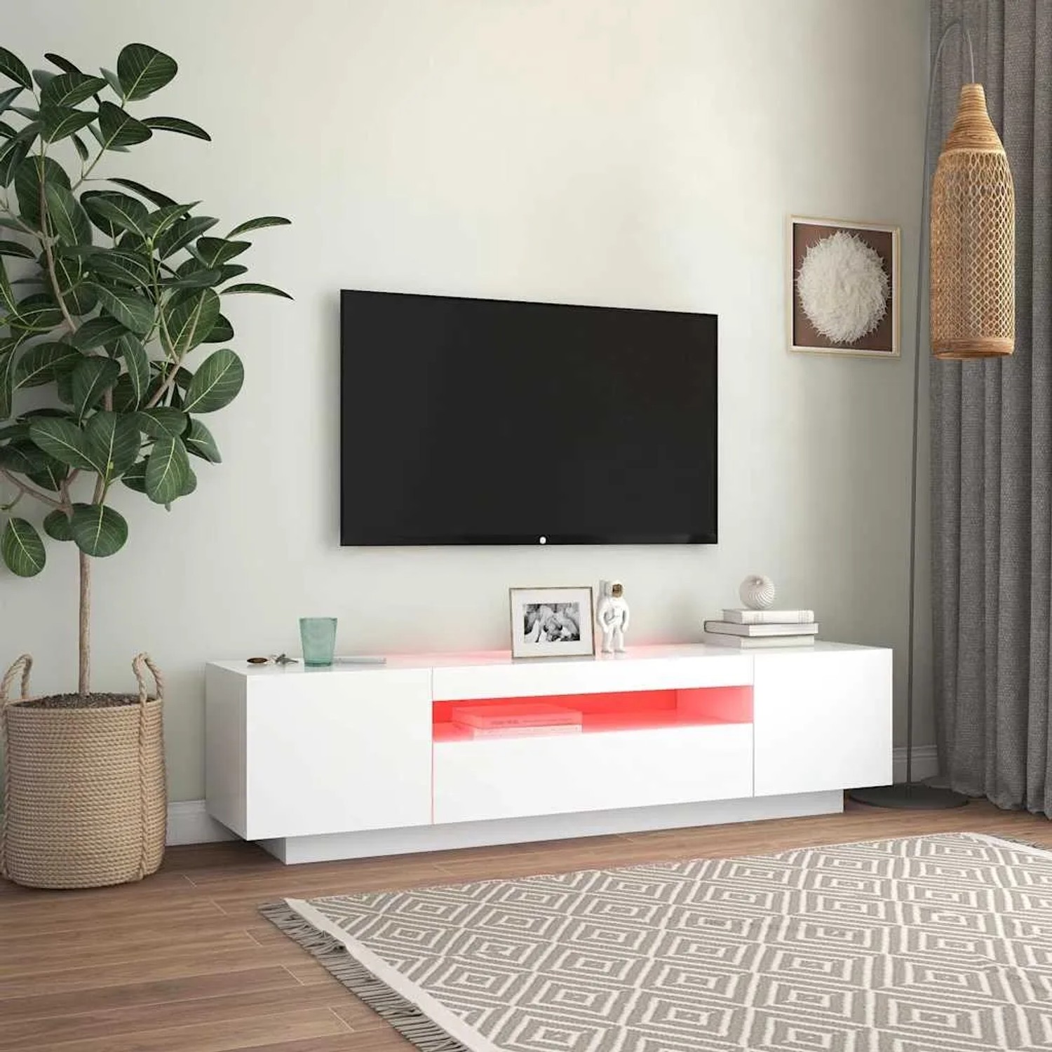 Weißer TV-Schrank mit LED-Beleuchtung (160 cm) im Wohnzimmer.