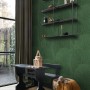 ESTAhome Vliestapete mit großen, dunkelgrünen Blättern im Wohnraum.