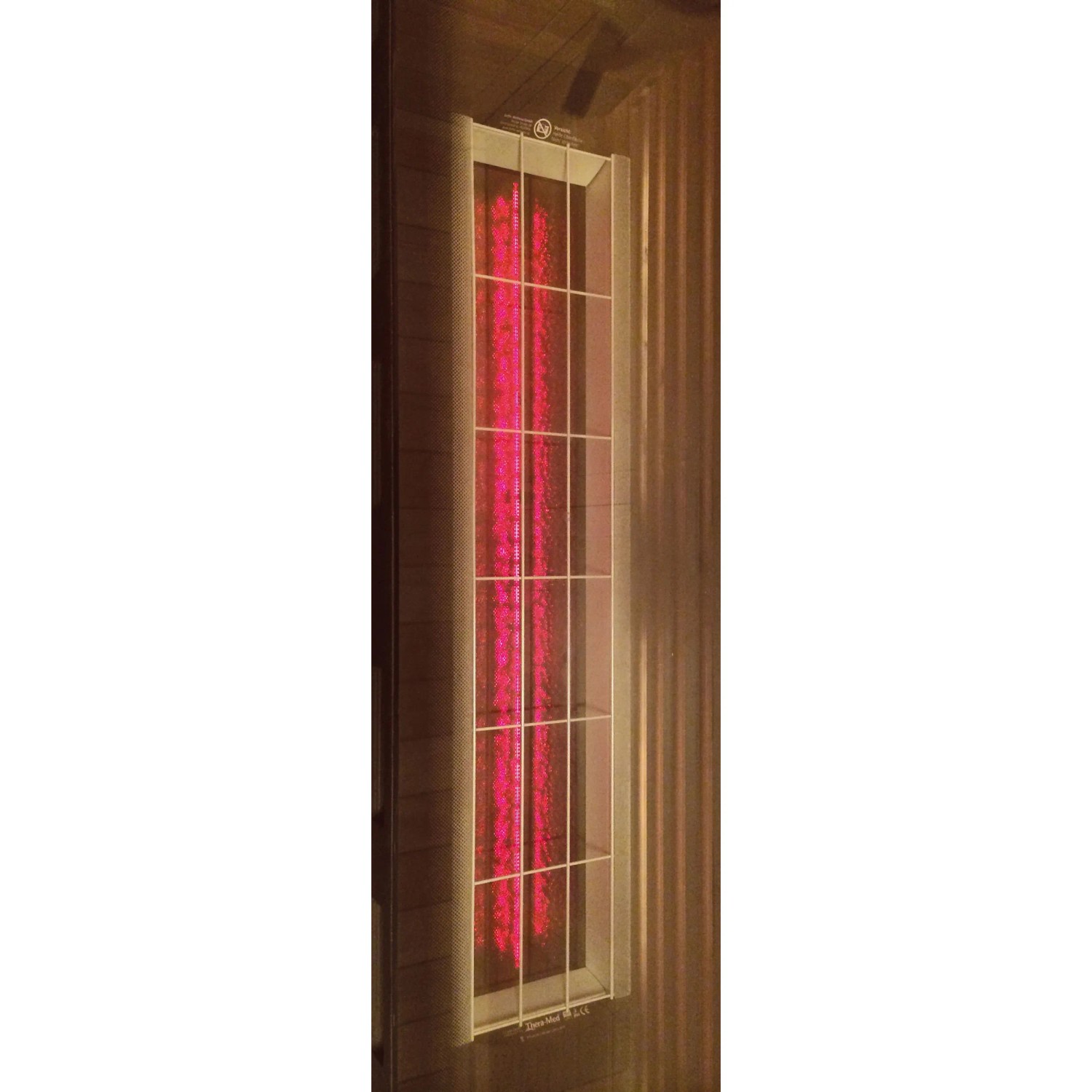 Eilo Infrarotkabine EL 102, Fichte, Detailaufnahme eines Rotlicht-Magnesium-Strahlers.