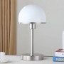 Moderne Lindby Jolie Tischlampe aus Metall mit weißem, halbkugelförmigem Glasschirm für Schlafzimmer.