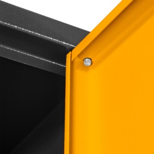 Detailaufnahme: Anthrazitgrauer und gelber PROREGAL Garderobenschrank, Verbindungselement sichtbar.
