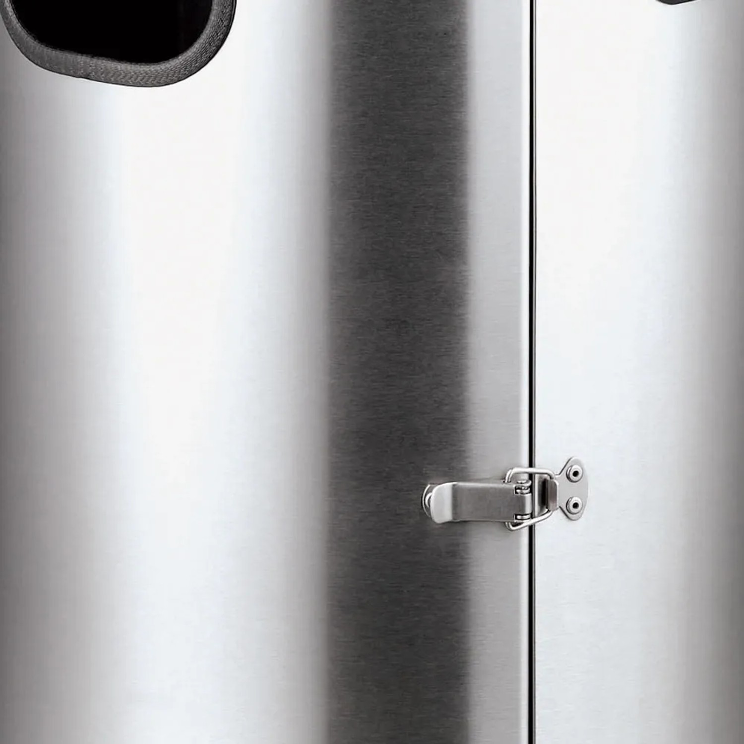 Detailaufnahme: Verschluss des Enders Gas-Terrassenheizers Polo 2.0 aus Edelstahl.