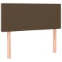 Boxspringbett braun 120x200 cm mit Stoffbezug. Bett mit Kopfteil und Holzfüßen.