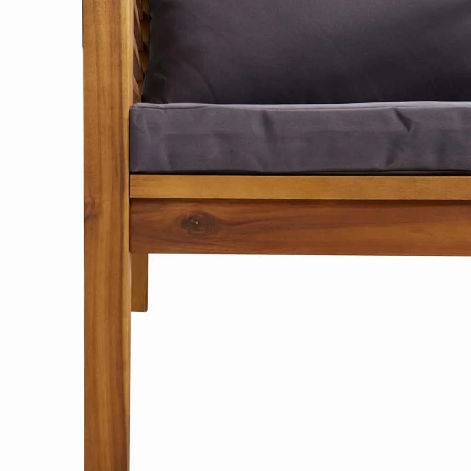 Detailaufnahme: Gartenlounge-Set aus Akazienholz mit grauen Auflagen. Gartenmöbel.
