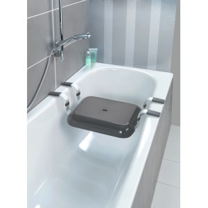 Anthrazitfarbener Wenko Badewannensitz Secura Premium aus Polypropylen in einer Badewanne.