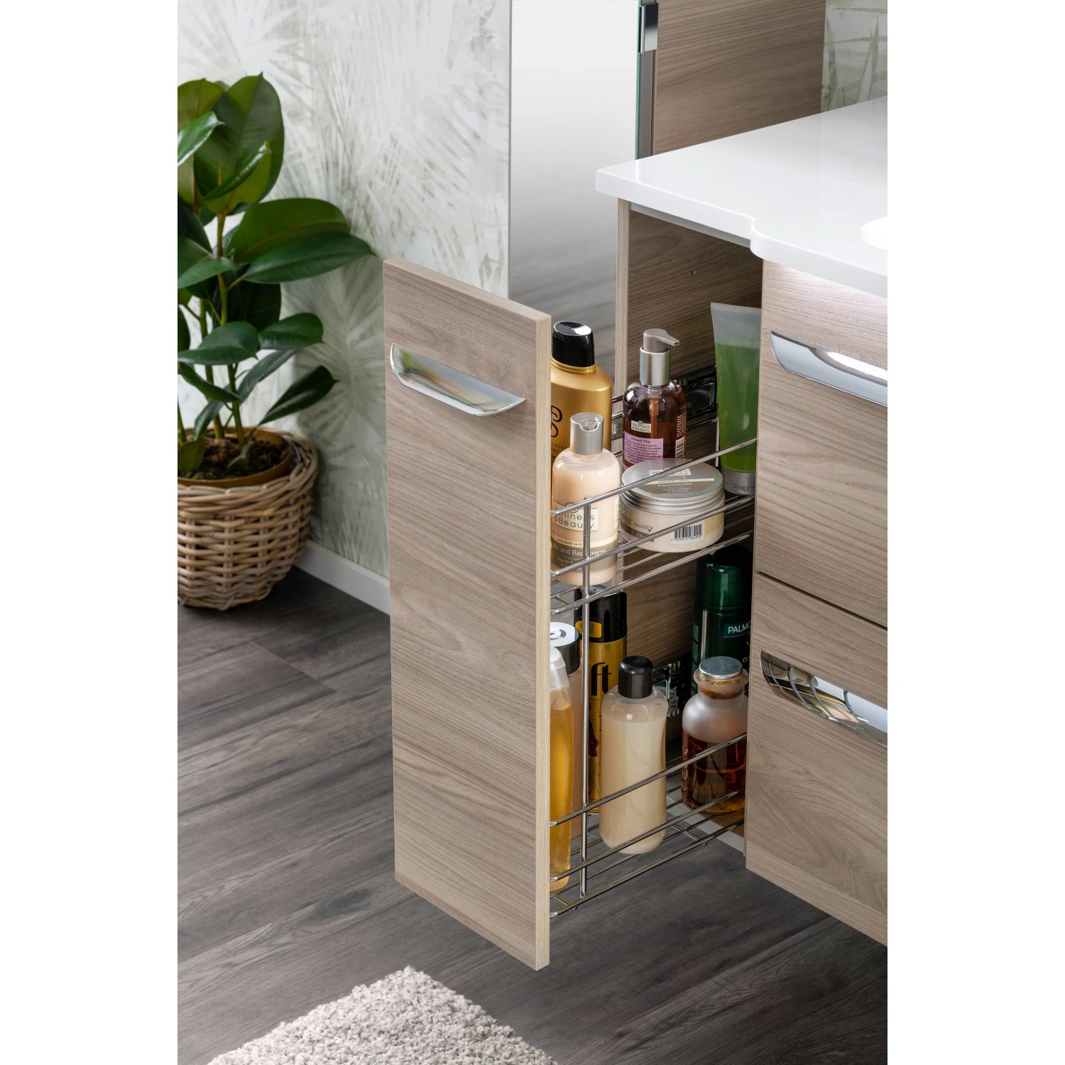 Fackelmann Bad-Hängeschrank Luxor Steinesche, 20 cm breit, mit Auszug und Badutensilien.