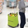 Grüner, klappbarer 50L Einkaufstrolley mit Teleskopgriff, gefüllt mit Lebensmitteln, wird im Supermarkt gezogen.