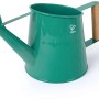 Grüne Hape Gießkanne aus dem Gartenwerkzeug-Set, 6-teilig, für Kinder.