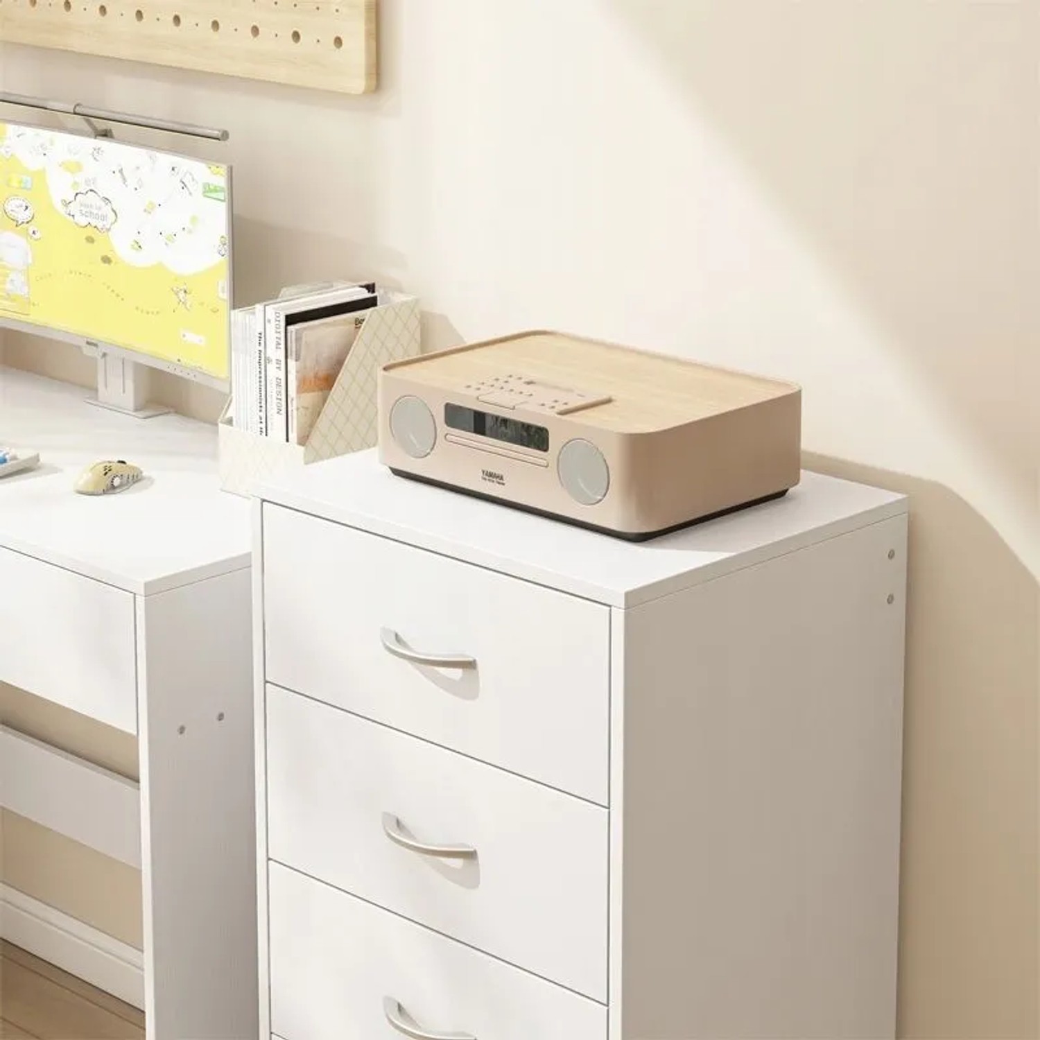 Weißes Regal mit 4 Schubladen im Loft-Stil, 85 cm hoch. Büroschrank oder Kommode.