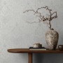 Weiße Marburg Vliestapete im Landhausstil mit floralem Muster. Dekorative Tapete für ein modernes Wohnambiente.
