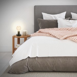 Brilo Tischleuchte Teepu, schwarze Designlampe mit E27 Fassung auf Nachttisch.