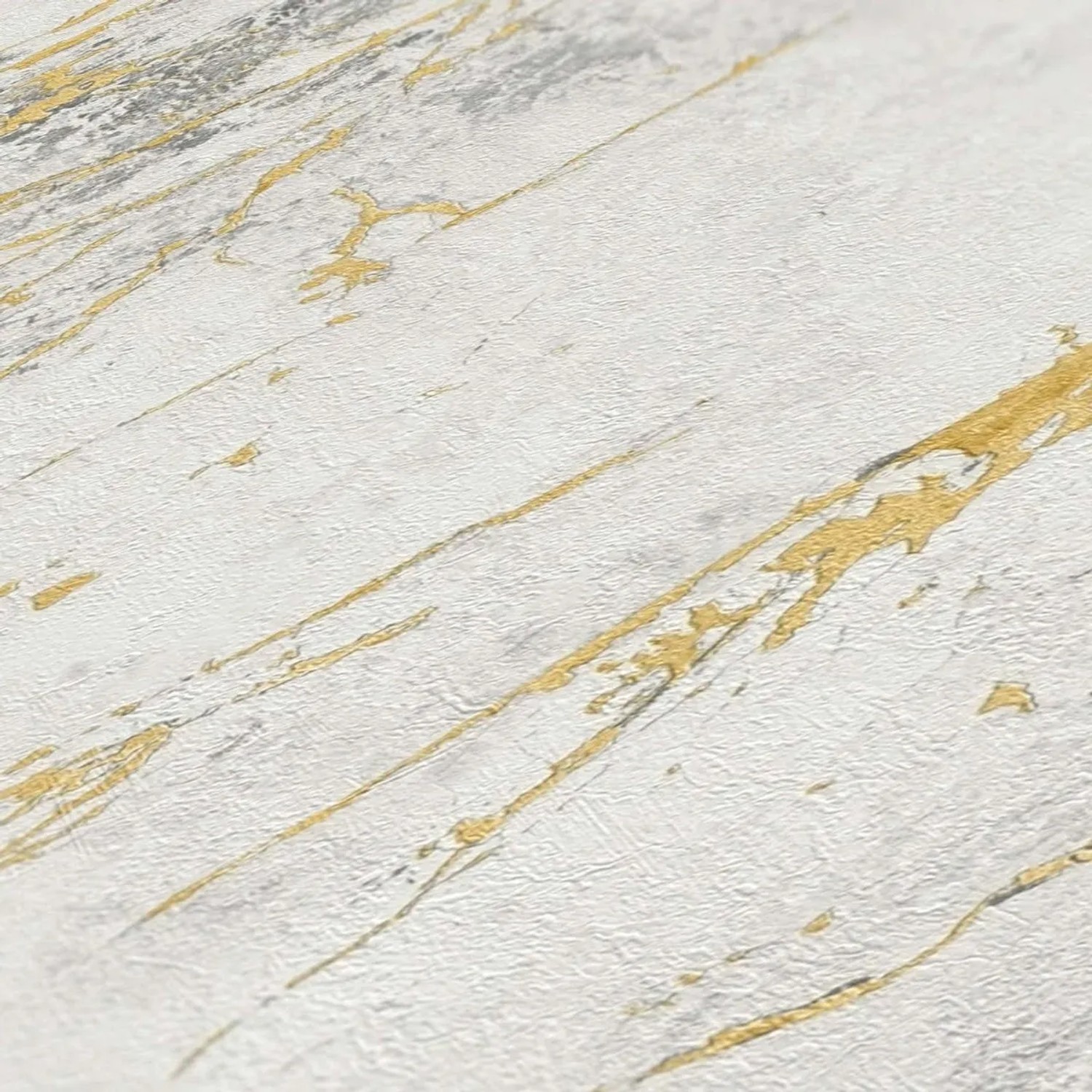 Detailansicht der Marmor Tapete in Weiß, Gold und Grau. Dekorative Vliestapete mit Marmoroptik.