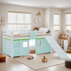 Weißes Kinder Hochbett 90x200 aus Kiefernholz mit Rutsche, Leiter und grünem Vorhang für Spielhöhle.
