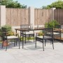 Schwarze 5-tlg. Garten-Essgruppe aus Polyrattan mit Tisch und Stühlen inklusive cremefarbener Kissen.