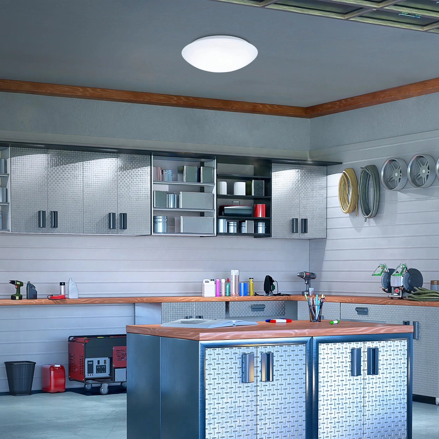 Weiße Brilo LED Deckenleuchte Elipso mit Bewegungsmelder, 27,8x6,5cm, in Werkstatt.