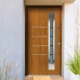 Moderne Splendoor Haustür Berlin Prime in Golden Oak mit Edelstahl-Applikationen und Glasausschnitt.