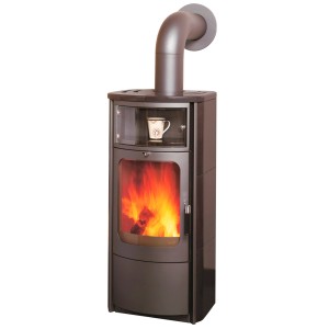 Hark Kaminofen Opera-B Meteorschwarz 7 kW mit Teefach und Feuer im Brennraum.